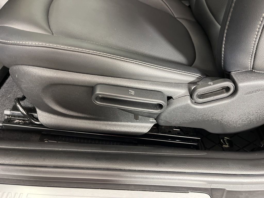 Used 2019 MINI Cooper 2-Door Hardtop image 22