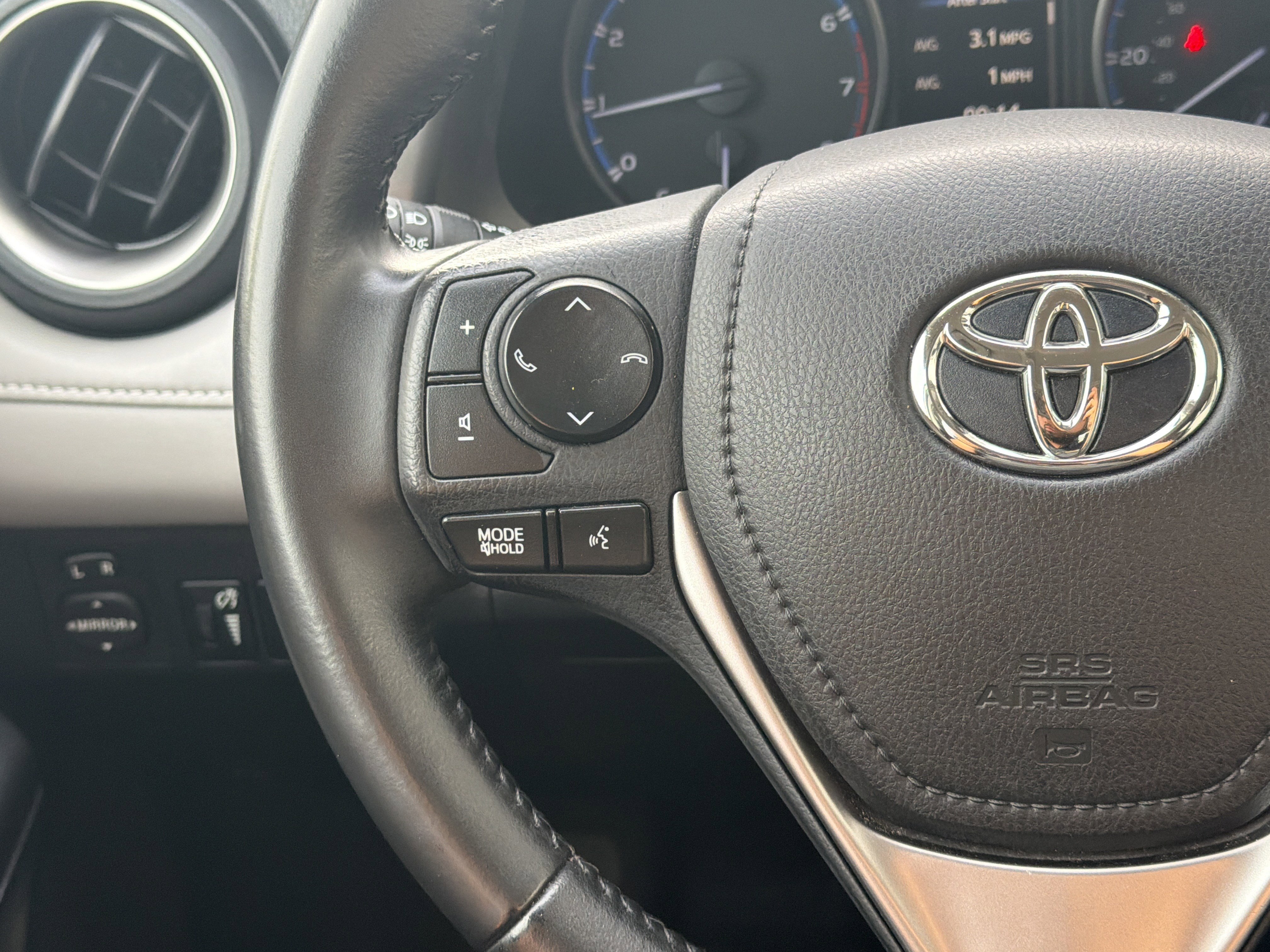 Used 2018 Toyota RAV4 XLE image 18