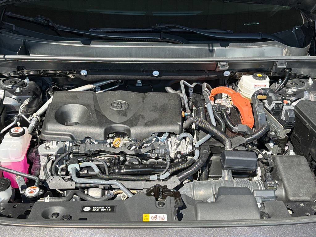 Used 2025 Toyota RAV4 XLE AWD/4WD image 25