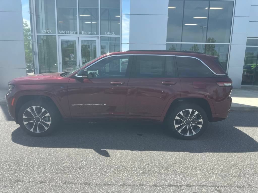 New 2024 Jeep Grand Cherokee Overland w/ Advanced Protech Group III AWD/4WD image 14
