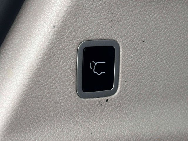 Used 2023 Chrysler Pacifica Touring-L FWD image 39