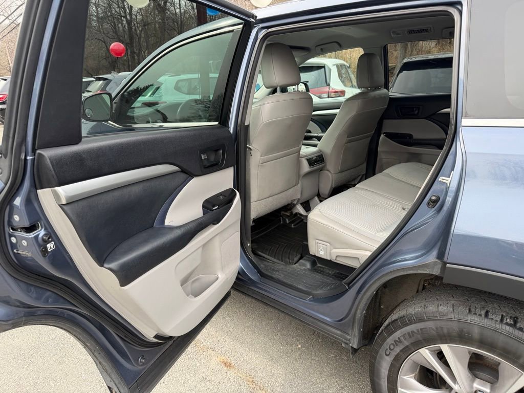 Used 2014 Toyota Highlander Plus image 27