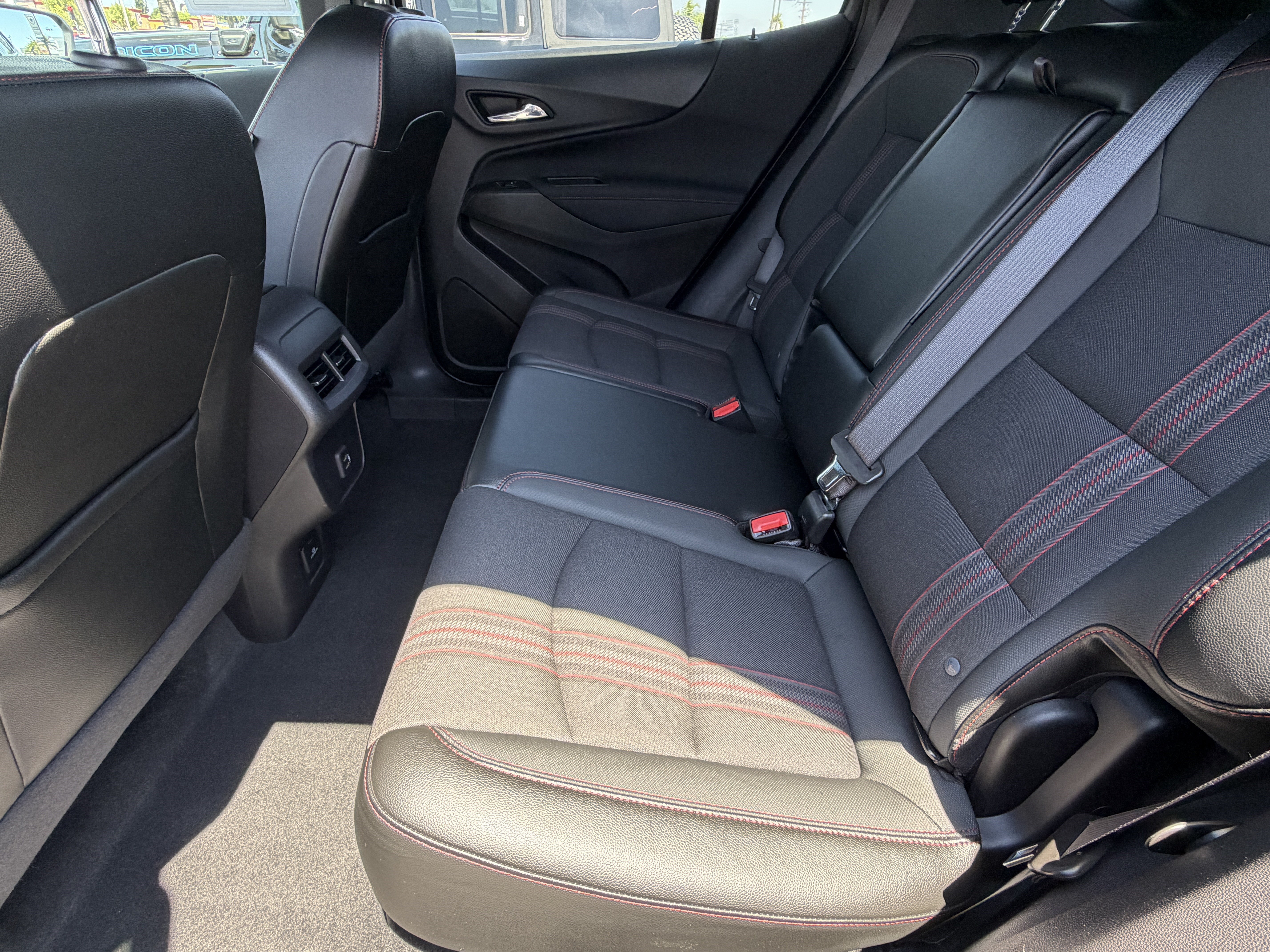 Used 2024 Chevrolet Equinox RS FWD image 27