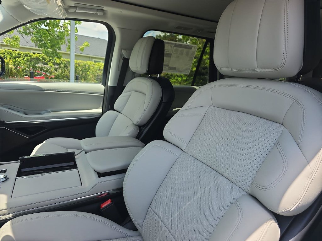 New 2026 Lincoln Navigator Reserve AWD/4WD image 15