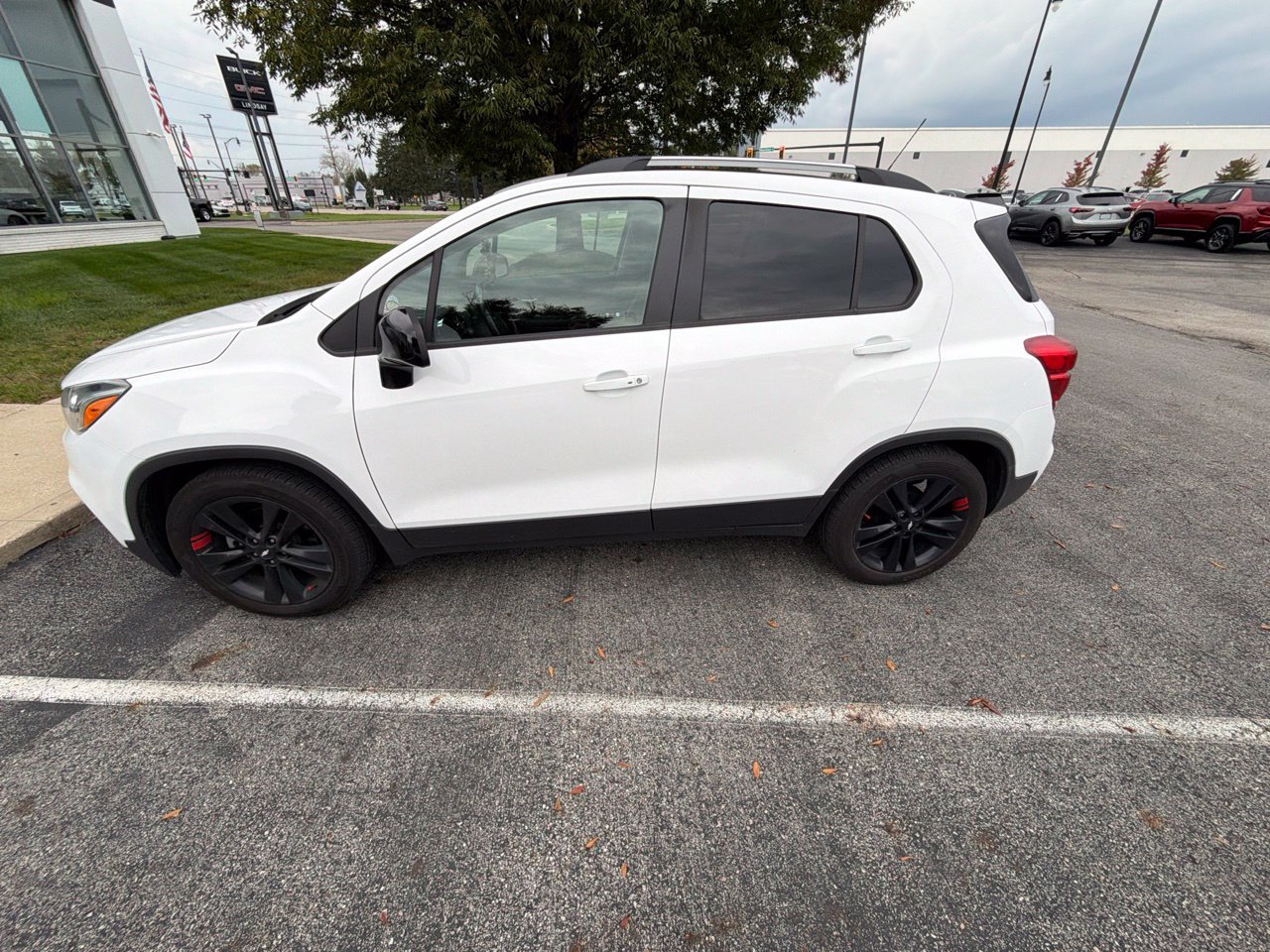 Used 2020 Chevrolet Trax LT w/ Sun & Sound Package FWD image 4