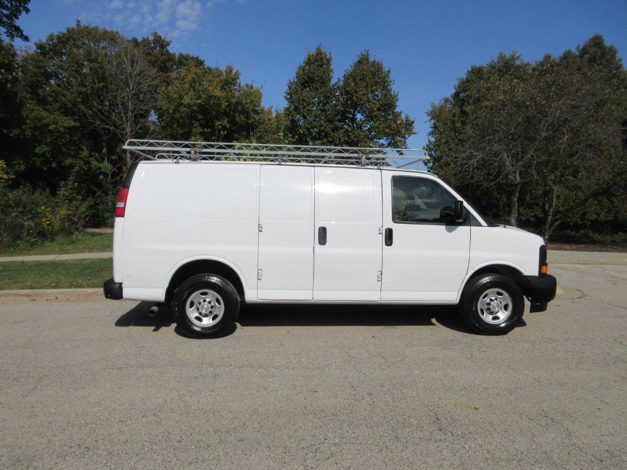 Used 2017 Chevrolet Express 3500 RWD image 14