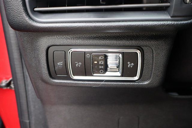 Used 2023 Lincoln Corsair AWD w/ Equipment Group 101A image 31