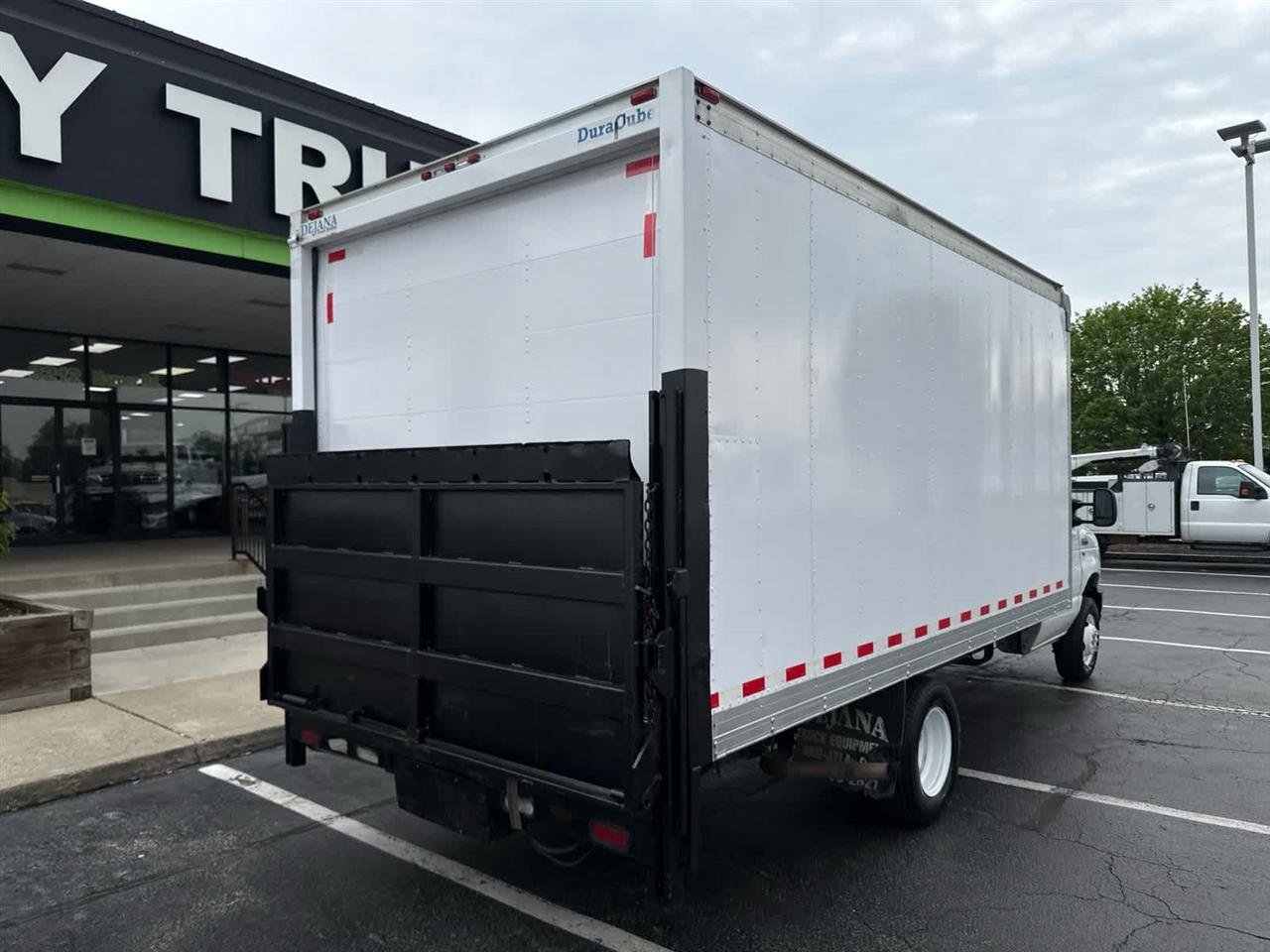 Used 2018 Ford E-350 and Econoline 350 Super Duty w/ Power Windows & Locks Group RWD image 9