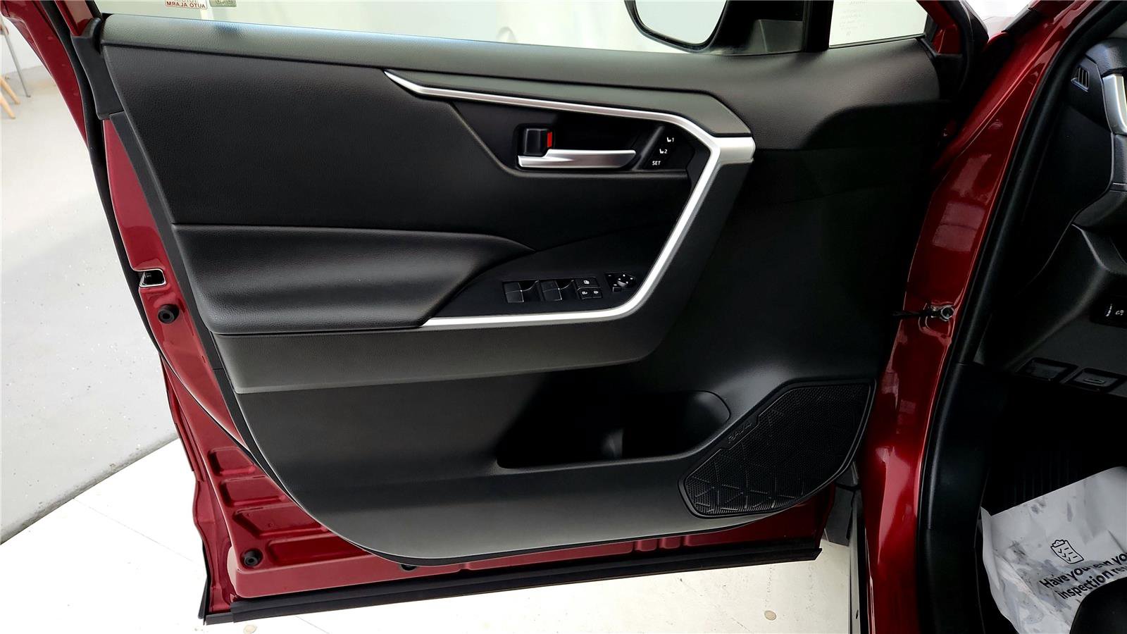 Used 2020 Toyota RAV4 XLE Premium image 22