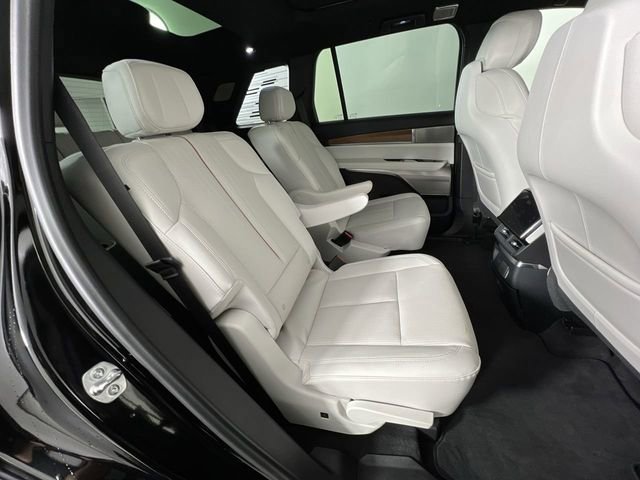 Used 2026 Cadillac Vistiq Sport image 28