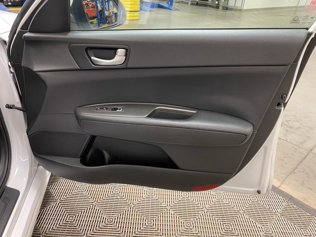 Used 2019 Kia Optima LX image 17