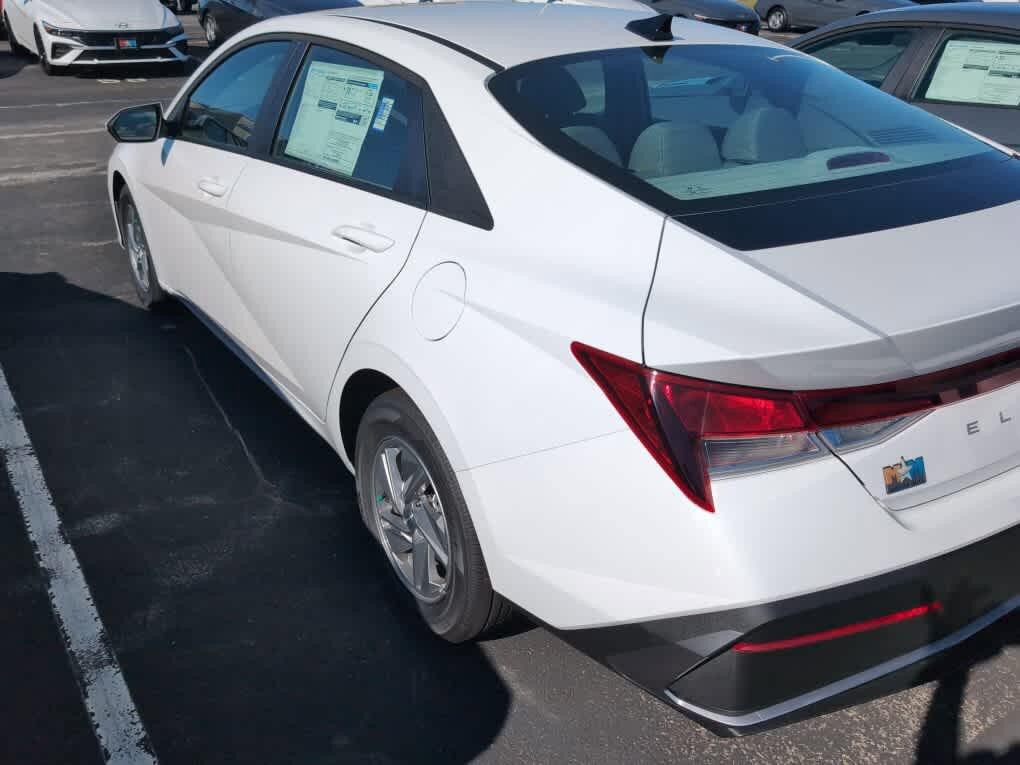 New 2026 Hyundai Elantra SE FWD image 16