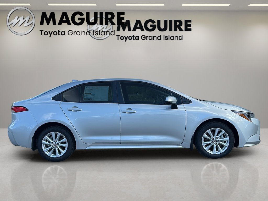 Used 2025 Toyota Corolla LE w/ LE Premium Package FWD image 2