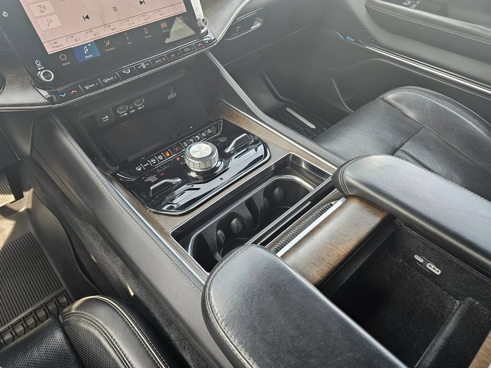 Used 2023 Jeep Grand Wagoneer Series II AWD/4WD image 30