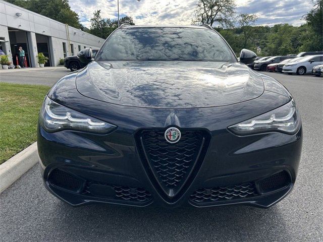 New 2025 Alfa Romeo Stelvio Sprint image 3