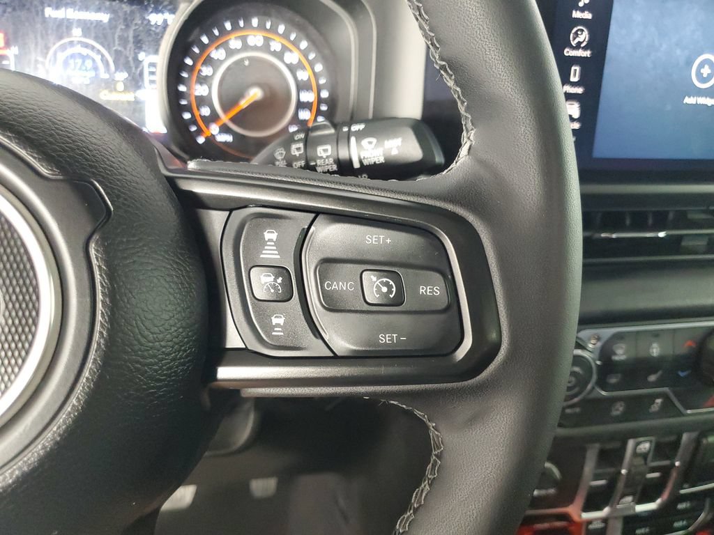 Used 2025 Jeep Wrangler Unlimited Rubicon w/ Convenience Group AWD/4WD image 25