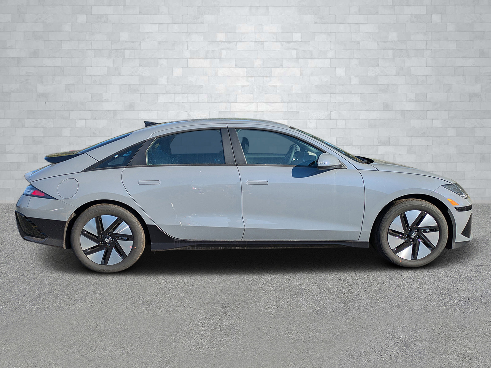 New 2025 Hyundai Ioniq 6 SE image 4