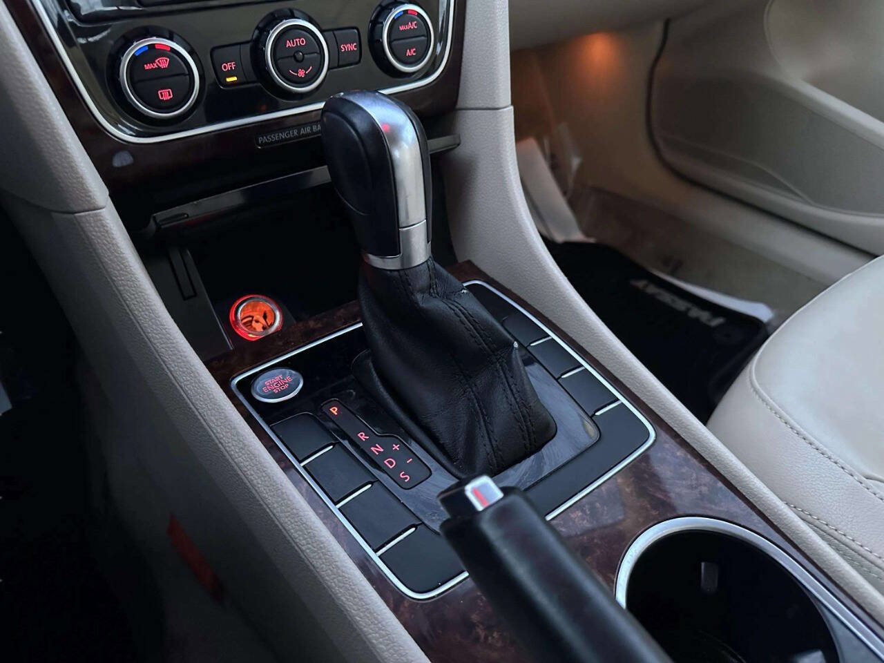 Used 2013 Volkswagen Passat 2.5 SEL Premium image 31