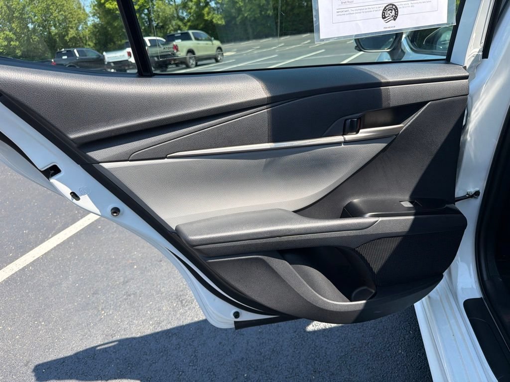 Used 2025 Toyota Camry SE w/ Convenience Package FWD image 19