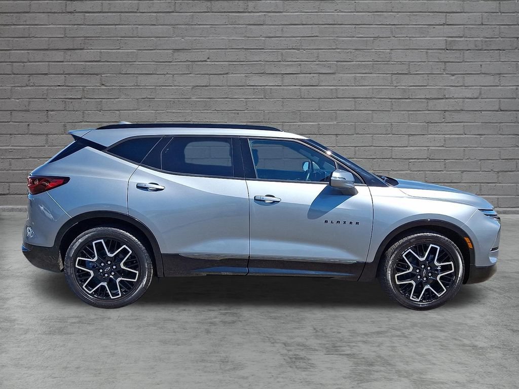 Used 2023 Chevrolet Blazer RS w/ Driver Confidence II Package AWD/4WD image 13