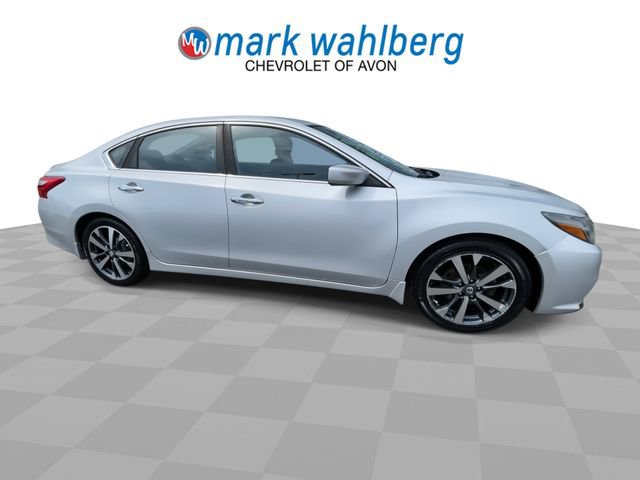 Used 2016 Nissan Altima 2.5 SR FWD image 9