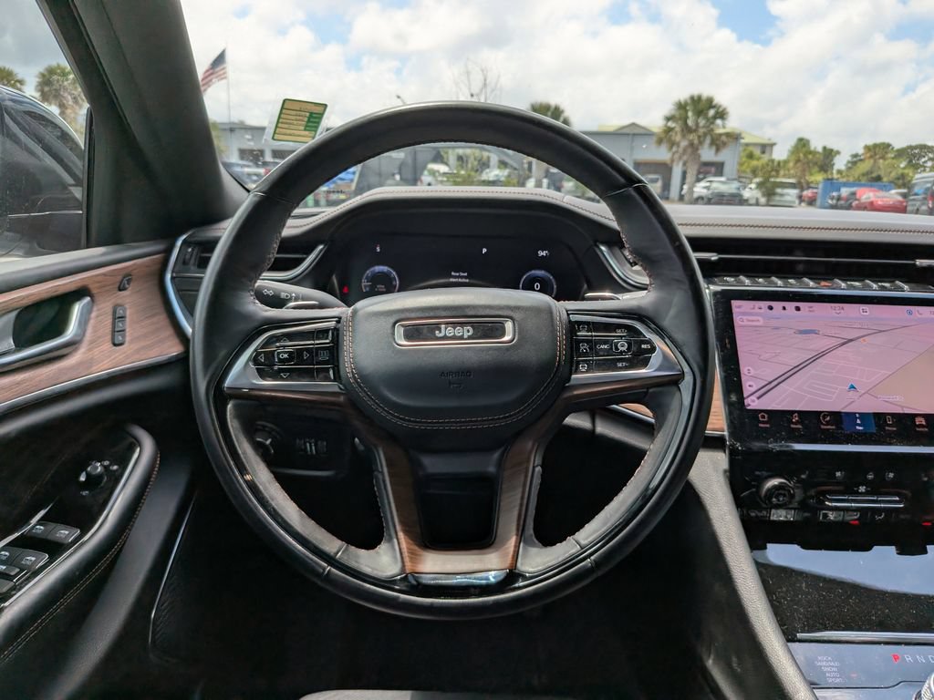 Used 2023 Jeep Grand Cherokee Summit AWD/4WD image 14