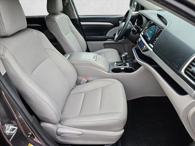 Used 2016 Toyota Highlander XLE FWD image 23