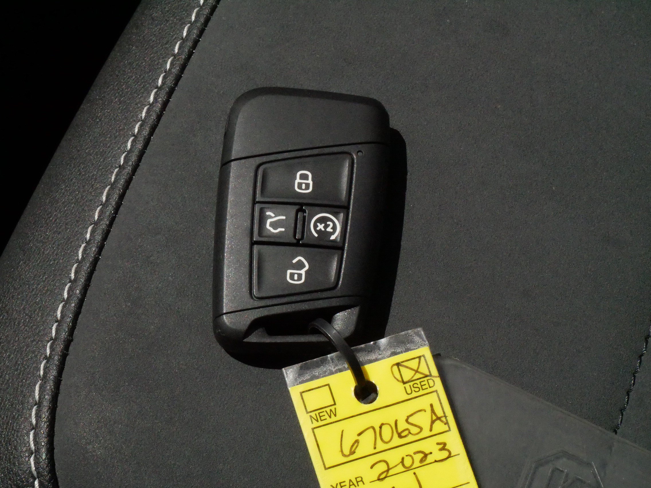 Certified 2023 Volkswagen Taos SE w/ Panoramic Sunroof Package AWD/4WD image 33