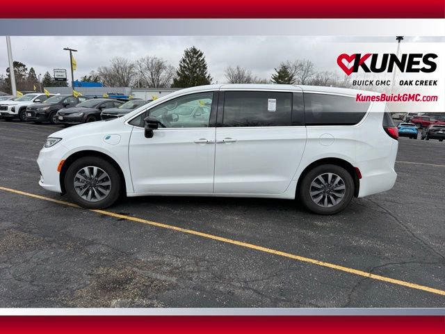 Used 2024 Chrysler Pacifica Select FWD image 8