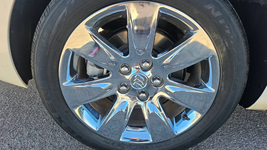Used 2013 Buick LaCrosse Premium w/ Entertainment Package FWD image 17