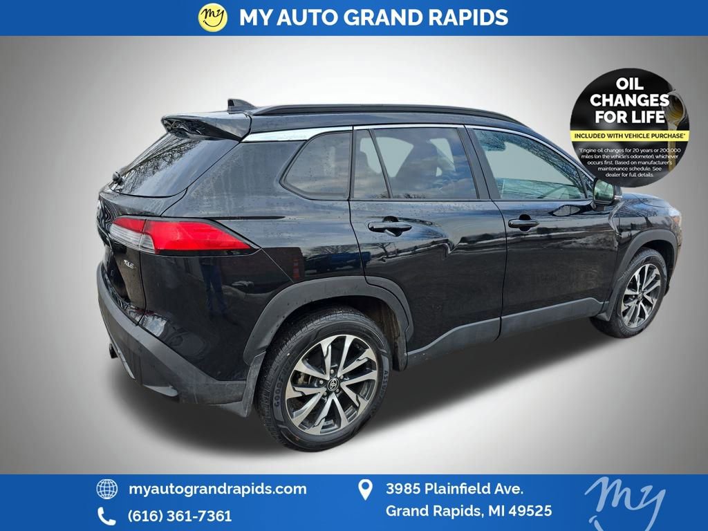 Used 2024 Toyota Corolla Cross XLE w/ Convenience Package image 7