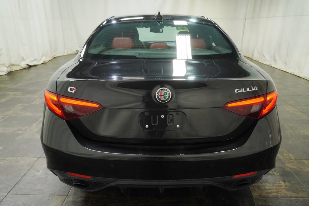 Used 2023 Alfa Romeo Giulia Veloce AWD/4WD image 5