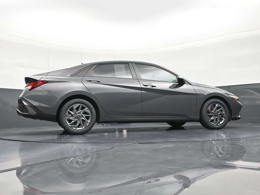 Used 2024 Hyundai Elantra SEL FWD image 27