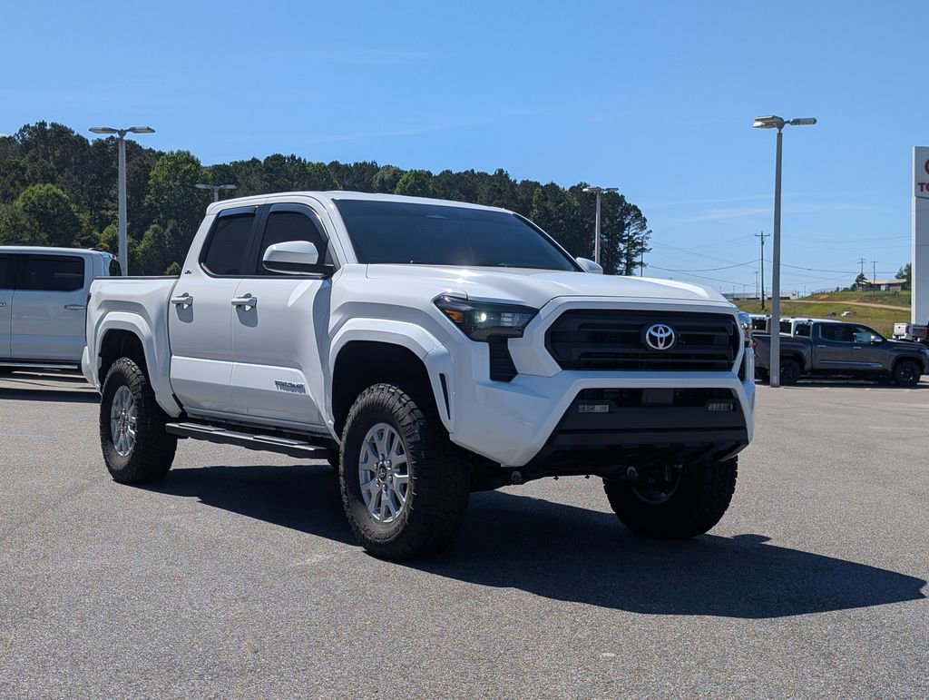 Used 2025 Toyota Tacoma SR5 AWD/4WD image 7