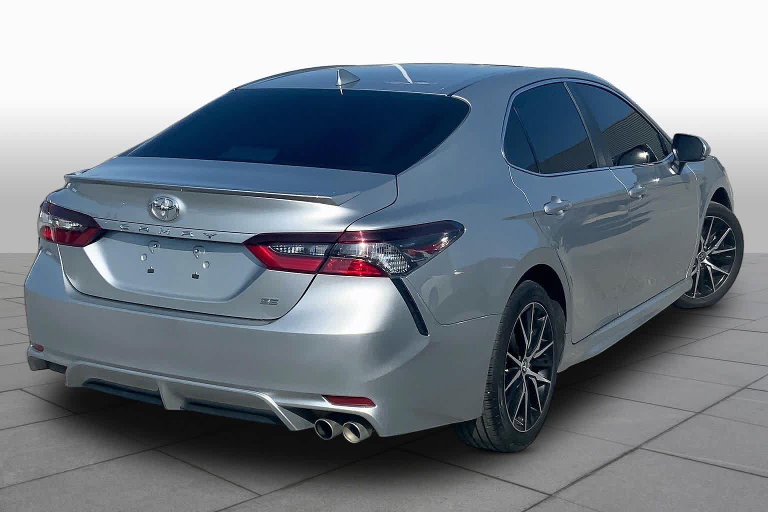 Used 2024 Toyota Camry SE FWD image 11
