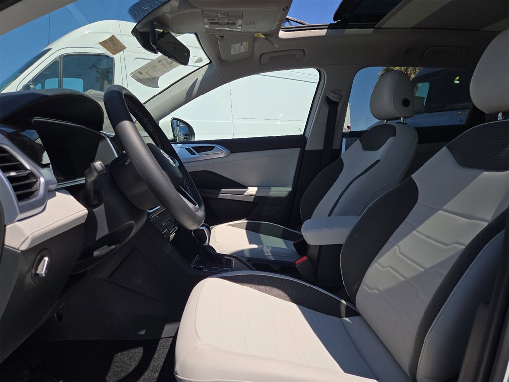 New 2025 Volkswagen Taos SE image 17