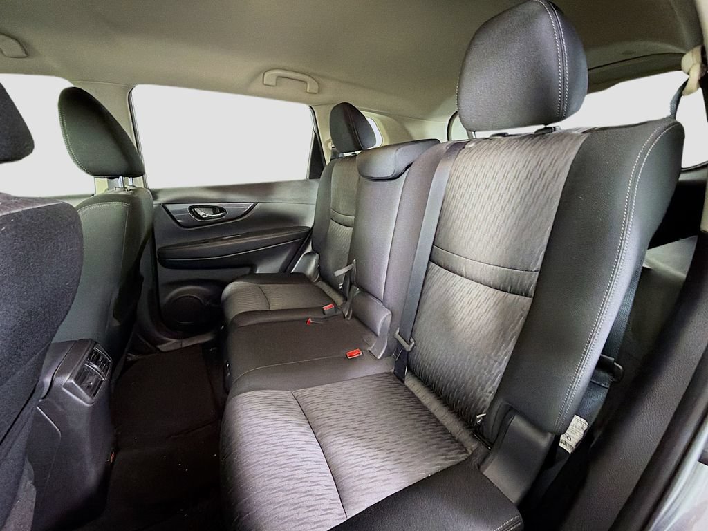 Used 2020 Nissan Rogue SV FWD image 22