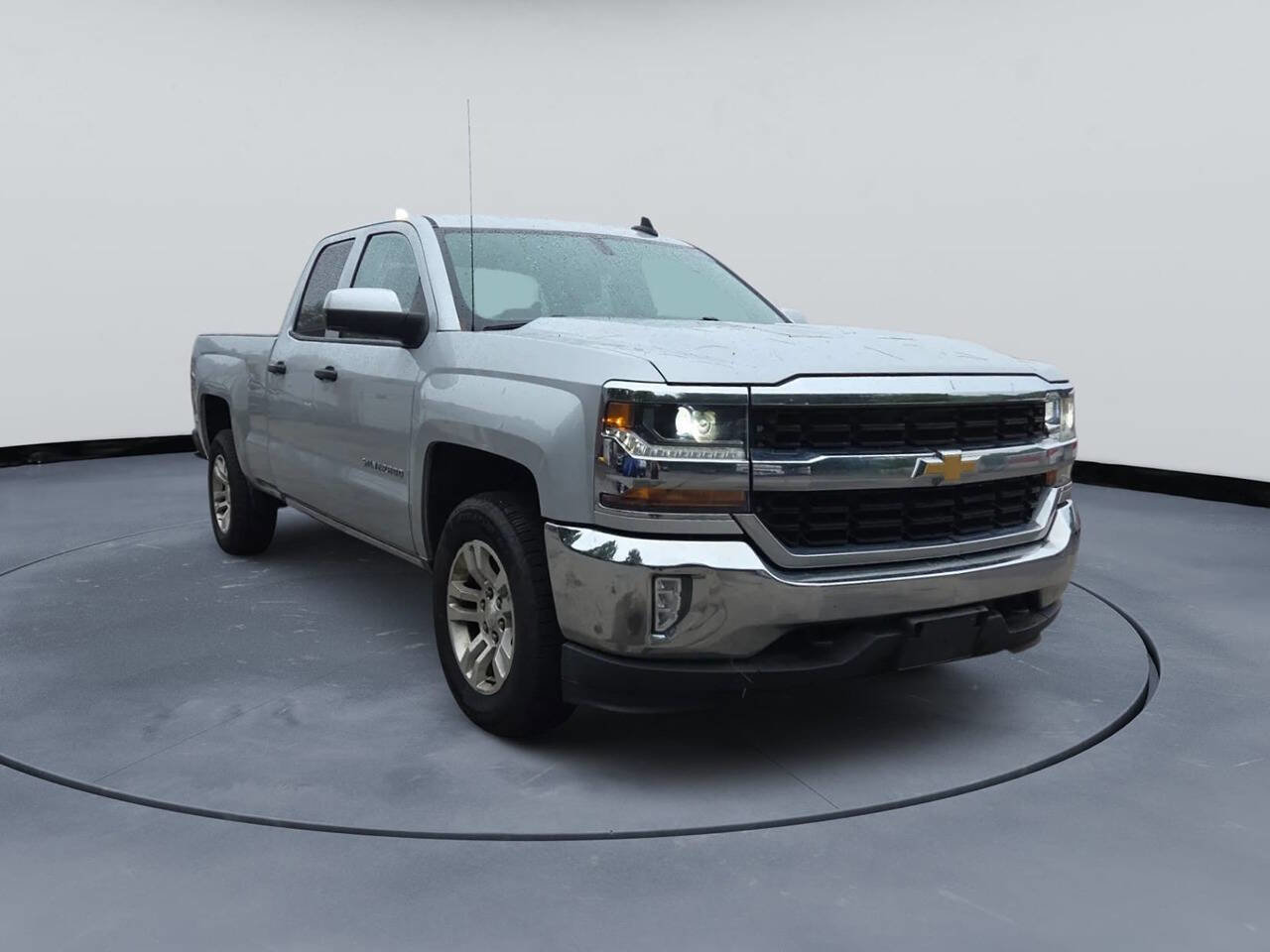 Used 2017 Chevrolet Silverado 1500 LT w/ All Star Edition image 3