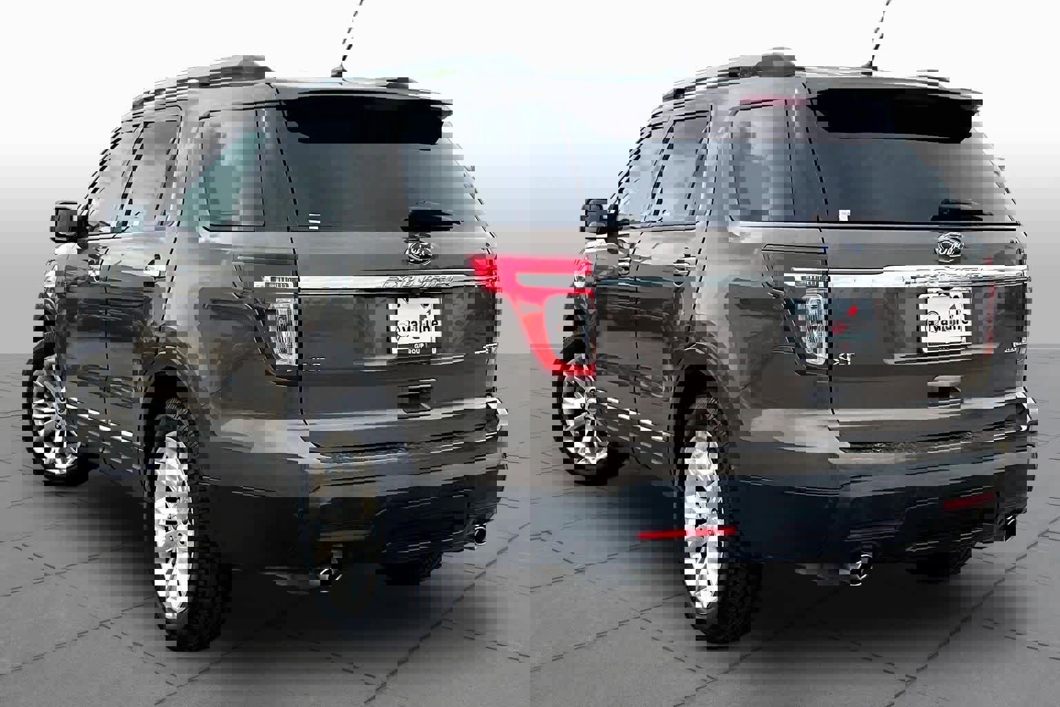 Used 2015 Ford Explorer XLT w/ Equipment Group 202A image 12