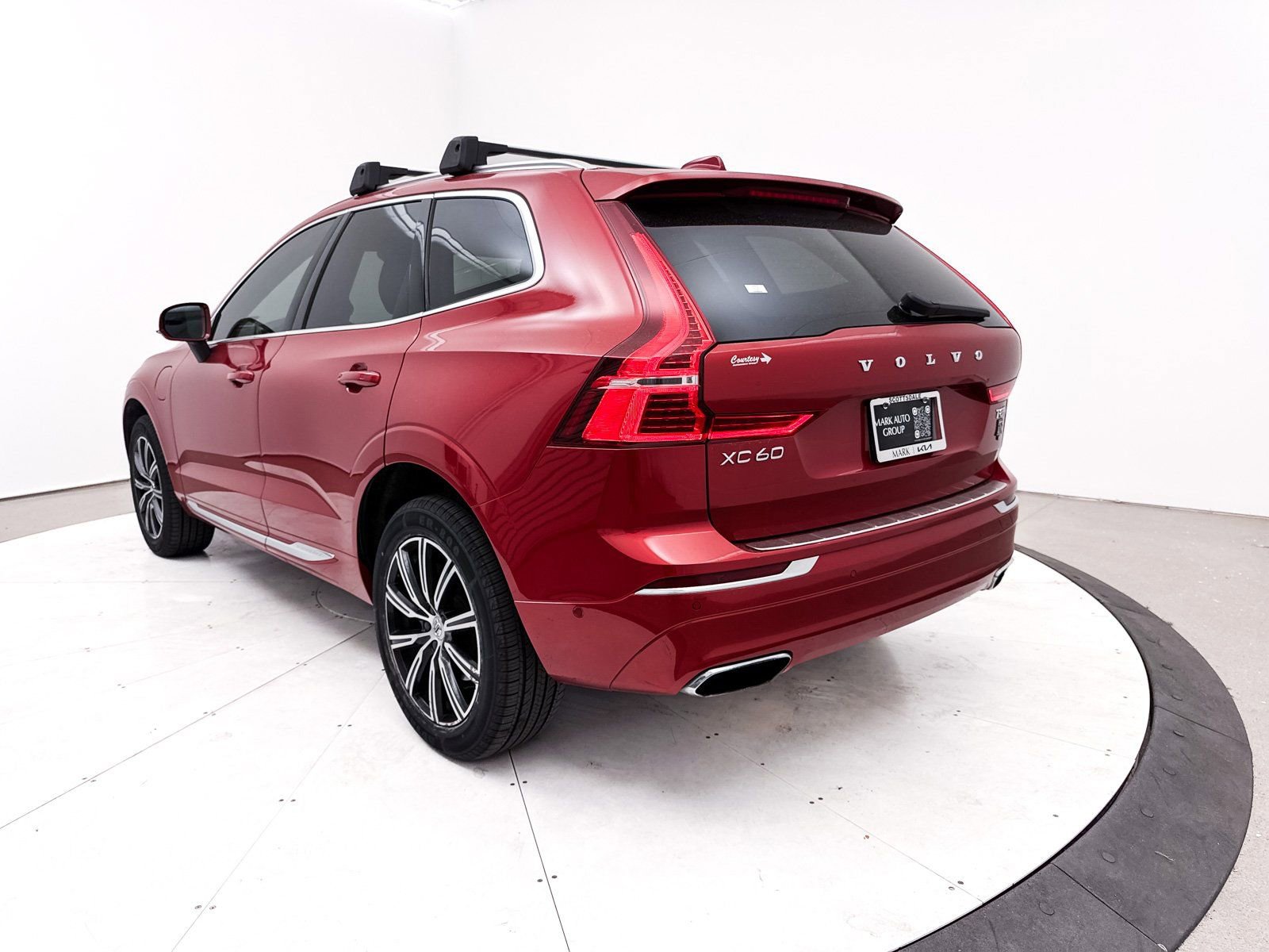 Used 2019 Volvo XC60 T8 Inscription w/ Advanced Package image 16