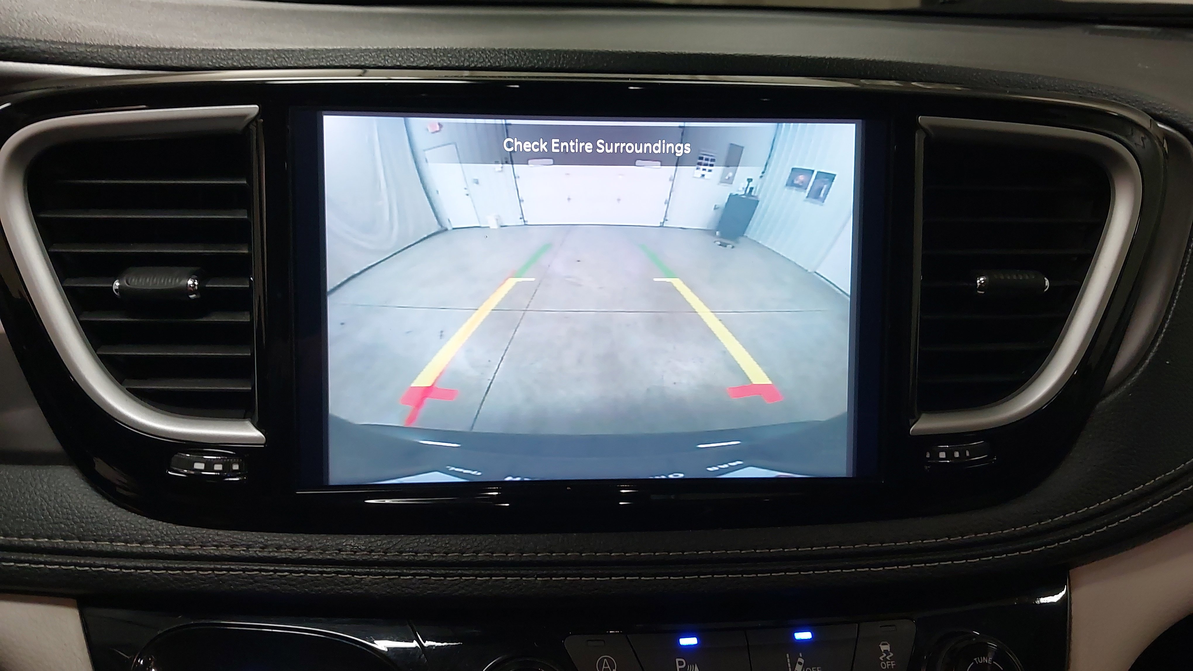 Used 2024 Chrysler Pacifica Touring-L image 36