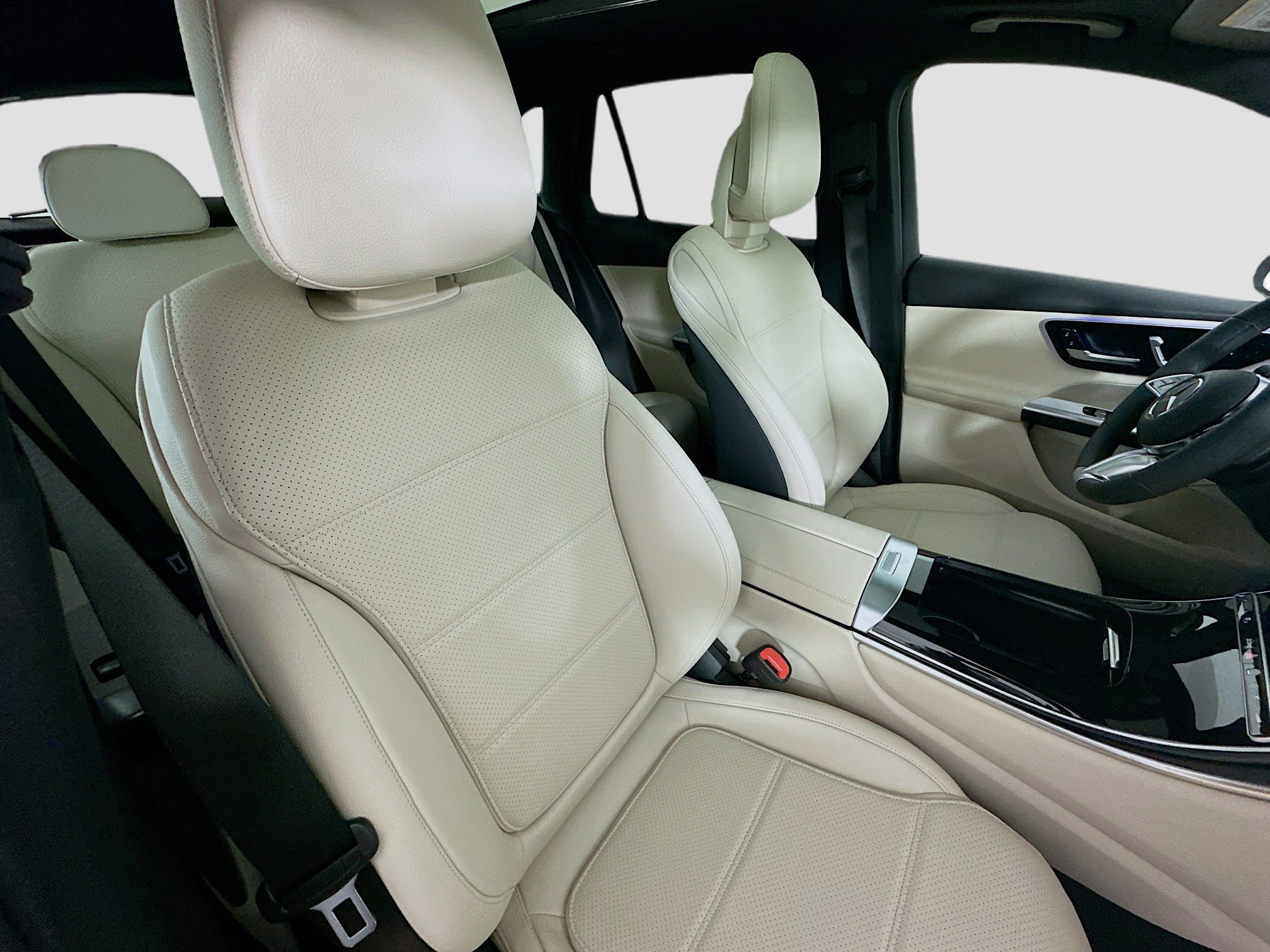 Used 2026 Mercedes-Benz GLC 300 4MATIC image 35