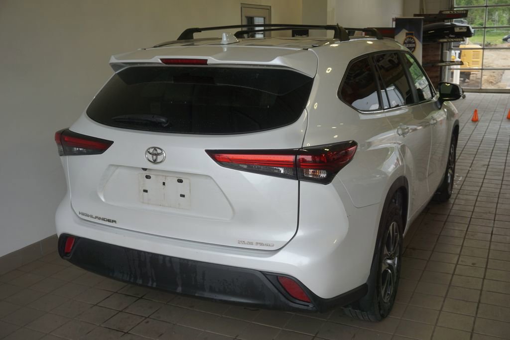 Used 2023 Toyota Highlander XLE AWD/4WD image 15