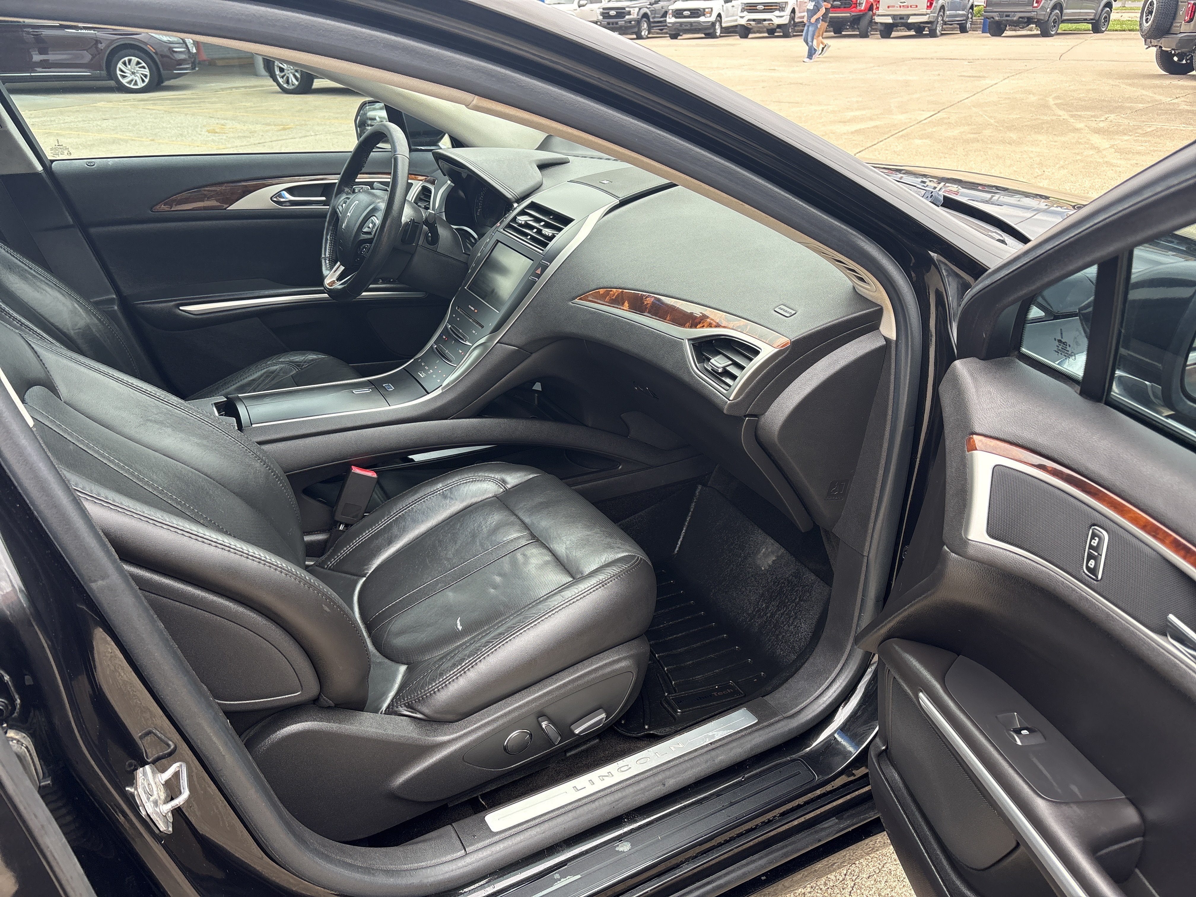 Used 2014 Lincoln MKZ FWD image 8