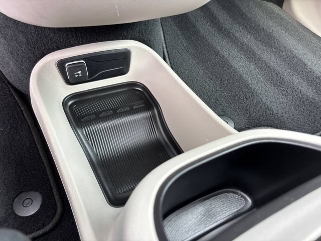 Used 2024 Chrysler Pacifica Touring-L FWD image 26