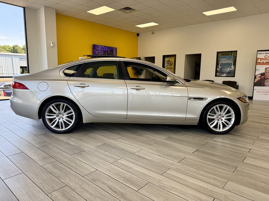 Used 2016 Jaguar XF Premium AWD/4WD image 5