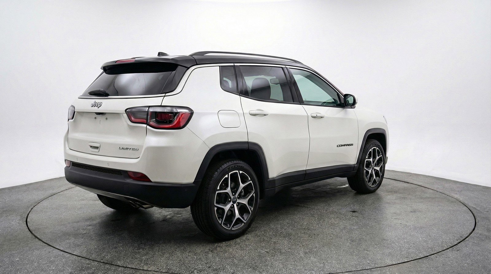 Used 2025 Jeep Compass Limited image 9