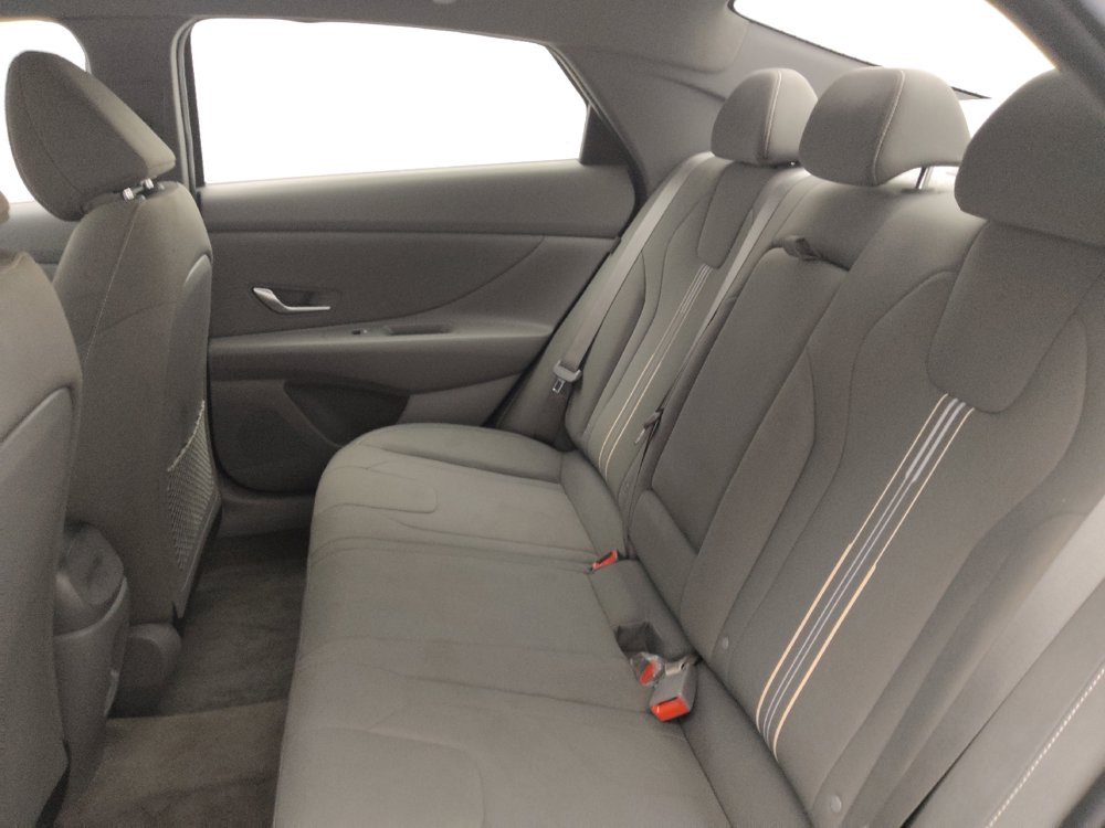 Used 2025 Hyundai Elantra SEL FWD image 18