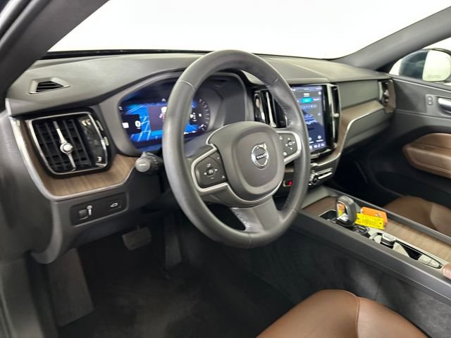 Used 2022 Volvo XC60 B5 Momentum w/ Climate Package image 13