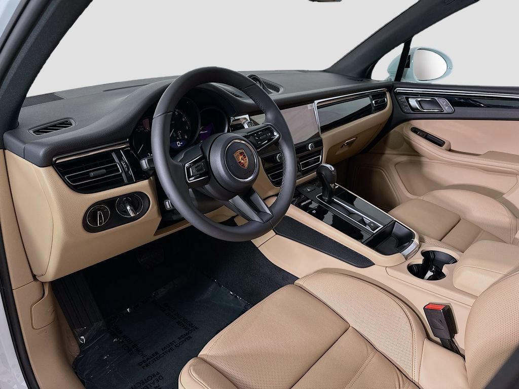 Certified 2026 Porsche Macan AWD/4WD image 4
